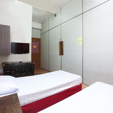 Oyo 89755 D&D Budget Inn Kota Bharu Buitenkant foto